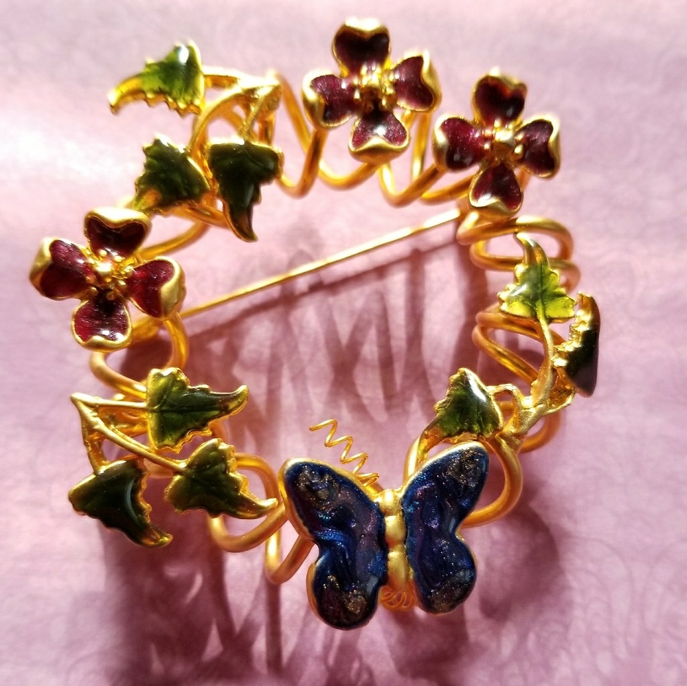 Brooch Butterfly and flowers wreath broach gold tone pin